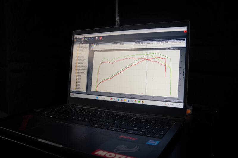 Gráfico de dinamômetro em preparação na Pegasus Motorsport