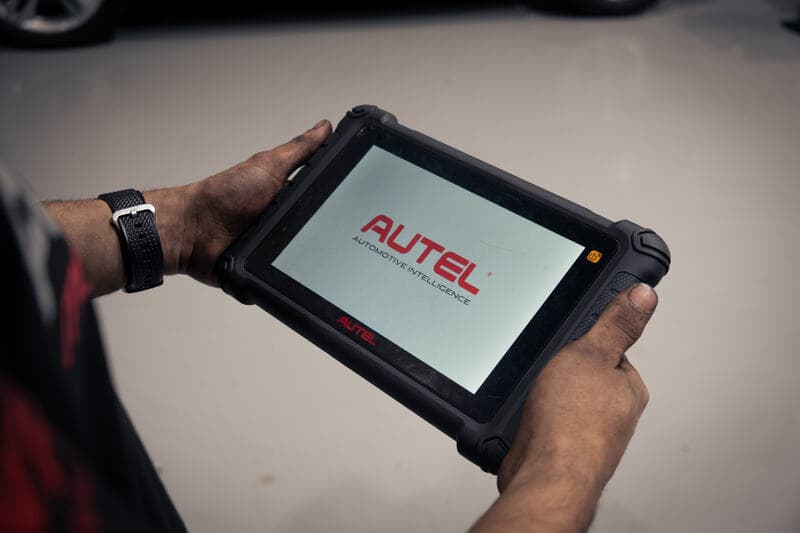 Diagnóstico com scanner Autel na Pegasus Motorsport