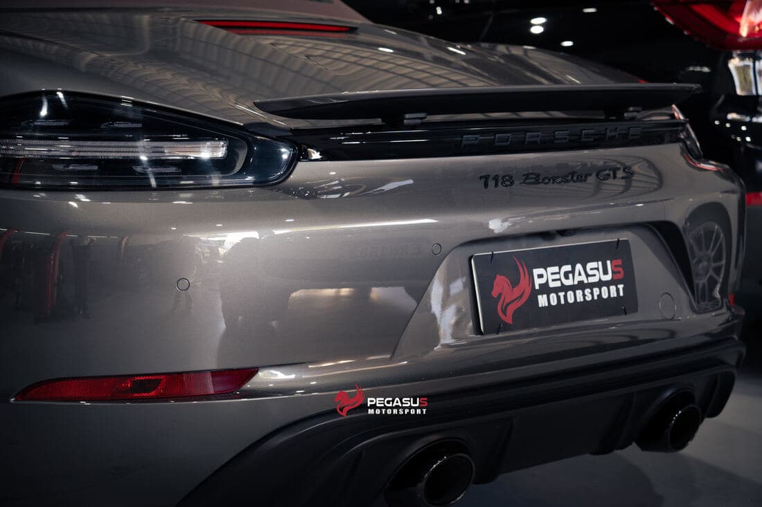 Detalhe traseiro de Porsche 718 Boxster GTS
