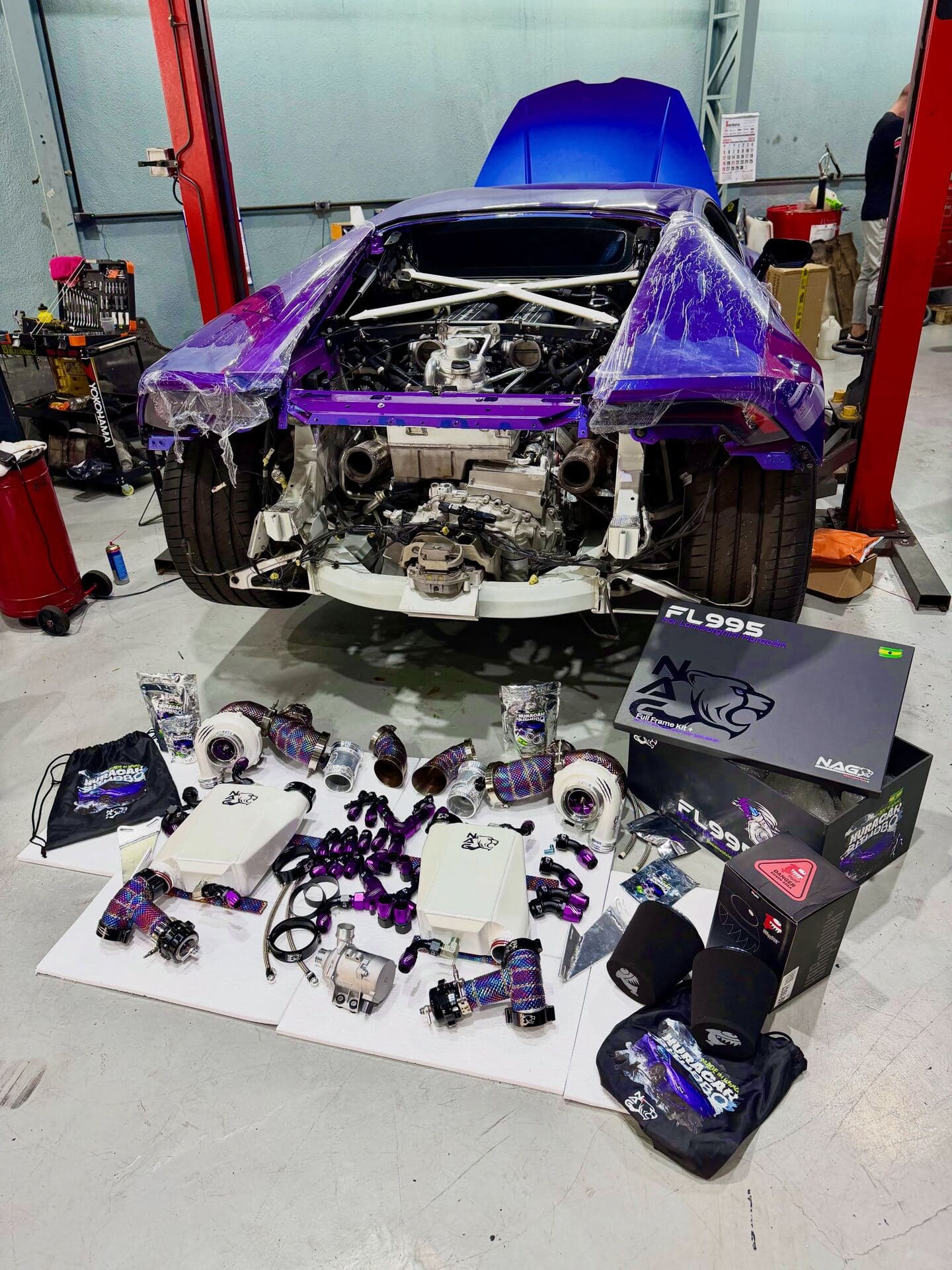 Kit de turbo do Lamborghini Huracán sendo preparado pela Pegasus Motorsport